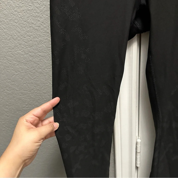 Lululemon Mapped Out HR Tight Camo Black Size 8 - Picture 4 of 7